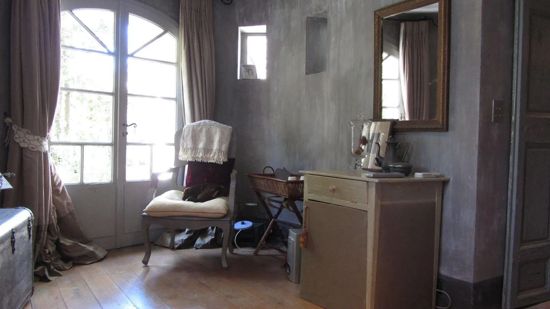 Les Rosées Mougins Couette-café