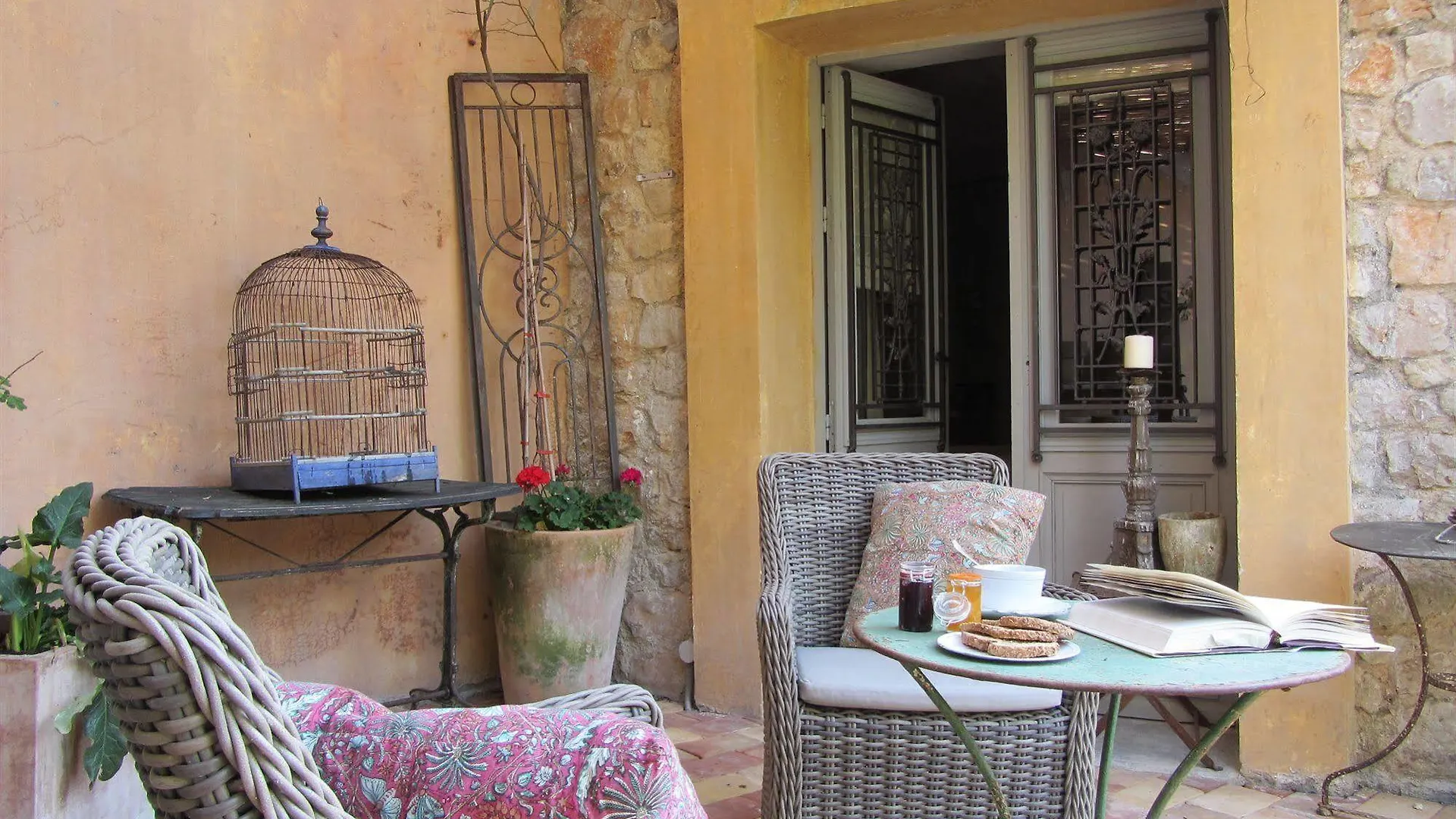 Les Rosées Mougins 4*,  France