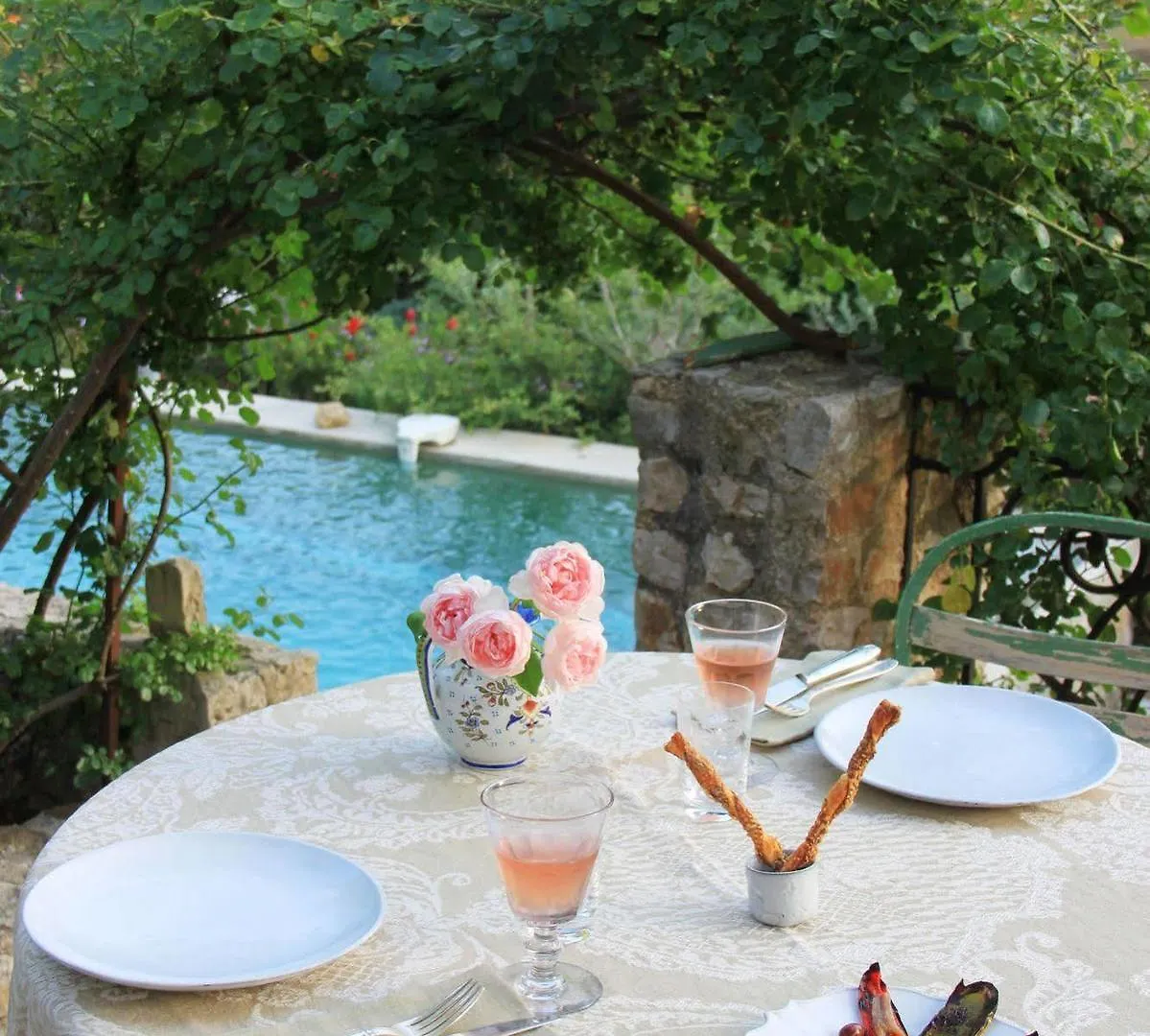Les Rosées Mougins Couette-café